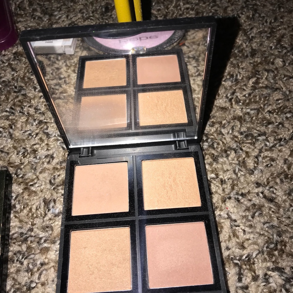 Makeup bundle - Picture 2 of 4